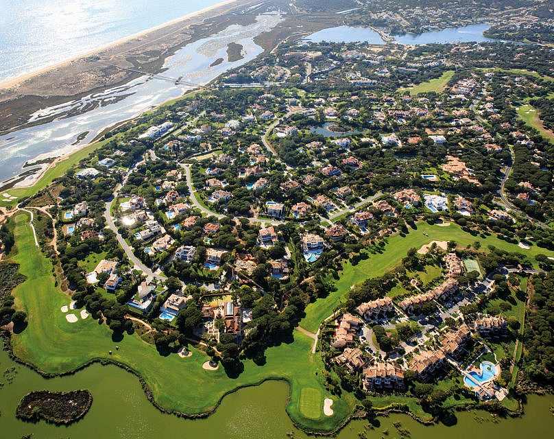 Who is buying in Quinta do Lago and Vale de Lobo?
